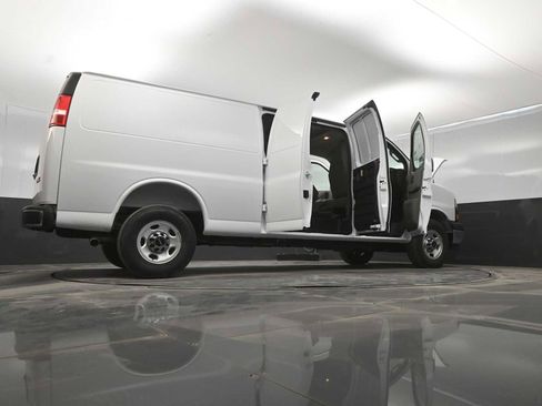 New 2026 GMC Savana 3500 Extended RWD image 40