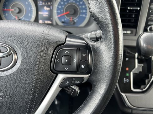 Used 2019 Toyota Sienna SE image 26