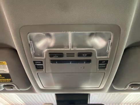 Used 2018 Toyota Highlander Limited AWD/4WD image 25