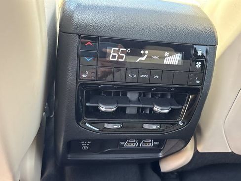 Used 2025 Jeep Grand Cherokee L Limited w/ Luxury Tech Group II AWD/4WD image 18