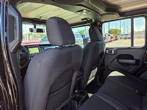 Used 2022 Jeep Gladiator Sport image 18