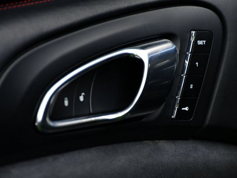 Used 2017 Porsche Cayenne GTS image 19