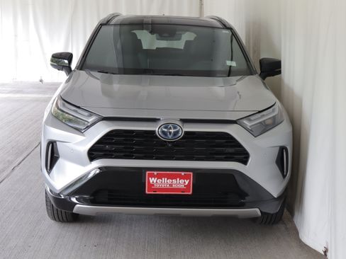 Used 2023 Toyota RAV4 XSE AWD/4WD image 4
