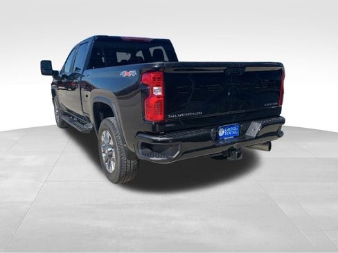 Used 2023 Chevrolet Silverado 2500 Custom w/ Custom Value Package image 4