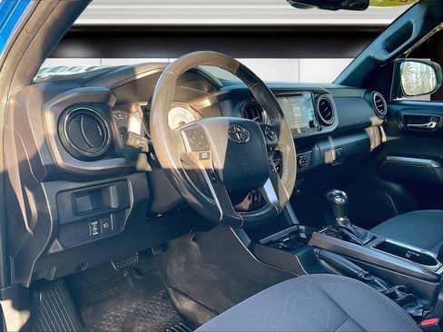 Used 2018 Toyota Tacoma TRD Sport image 13