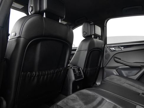 Used 2018 Porsche Macan Sport Edition image 19