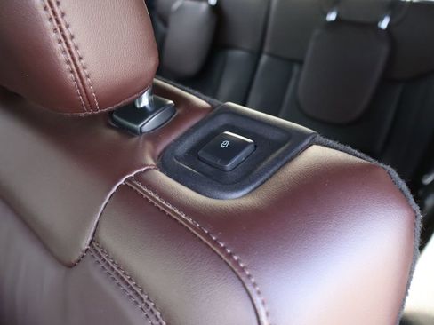 Used 2023 Ford Explorer Platinum w/ Technology Package AWD/4WD image 18
