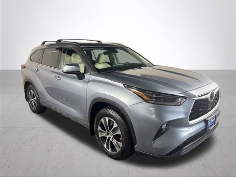 Used 2021 Toyota Highlander XLE image 4