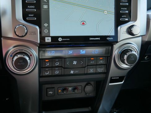 Used 2022 Toyota 4Runner Limited AWD/4WD image 22