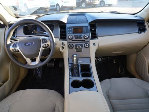 Used 2018 Ford Taurus SE image 25