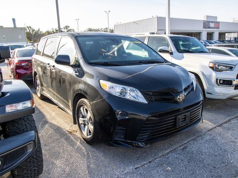 Used 2020 Toyota Sienna L image 6