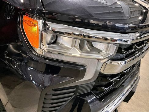 Used 2022 Chevrolet Silverado 1500 LT AWD/4WD image 34