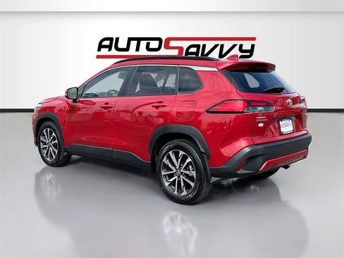 Used 2024 Toyota Corolla Cross XLE image 5