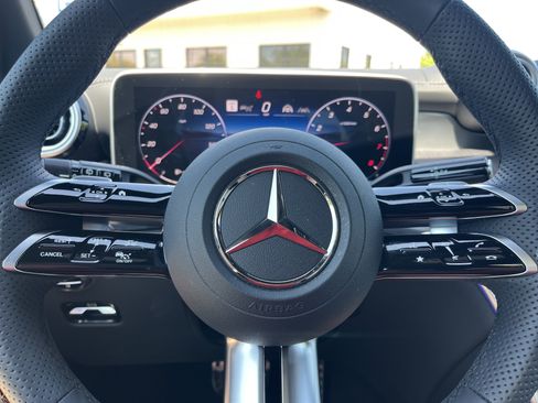 Used 2026 Mercedes-Benz GLC 300 4MATIC image 10