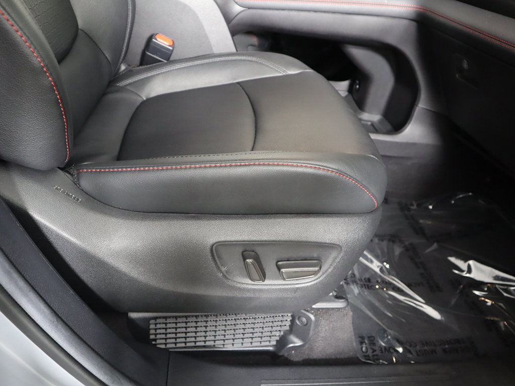 Used 2025 Toyota Sienna XSE FWD image 32