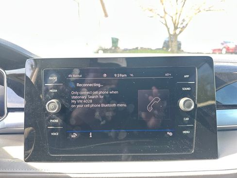 Used 2025 Volkswagen Taos SE image 16