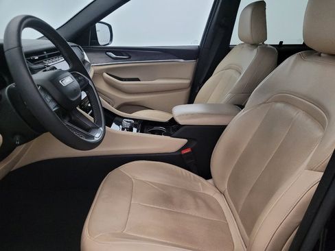 Used 2023 Jeep Grand Cherokee Limited w/ Luxury Tech Group II AWD/4WD image 17