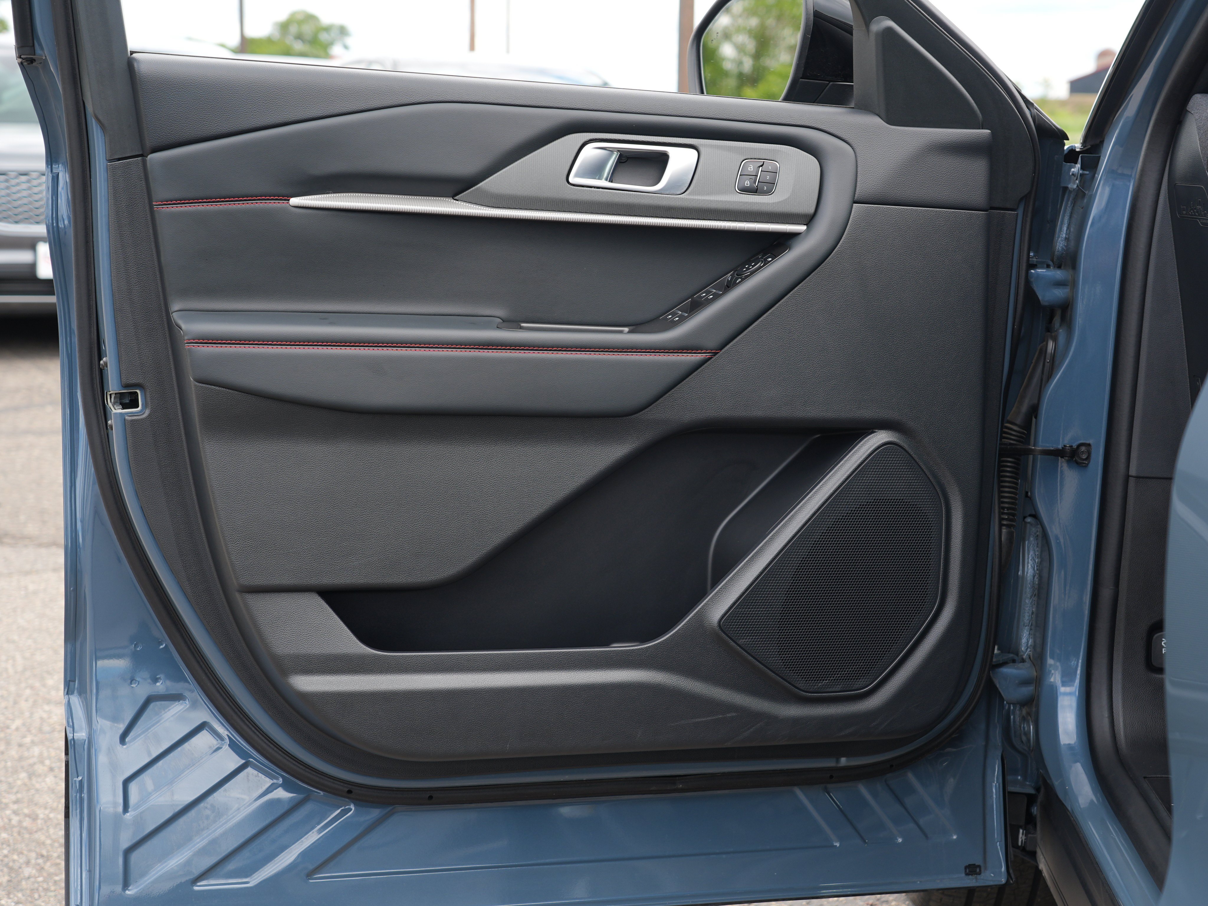 Used 2025 Ford Explorer ST AWD/4WD image 16