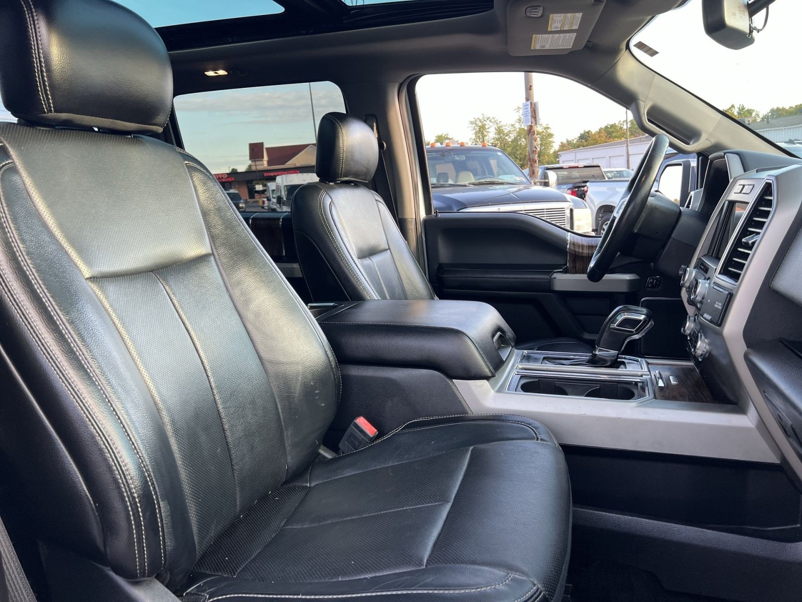 Used 2018 Ford F150 Lariat w/ Equipment Group 502A Luxury AWD/4WD image 25