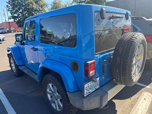 Used 2012 Jeep Wrangler Sahara AWD/4WD image 3