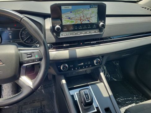 Used 2024 Mitsubishi Outlander SE FWD image 22