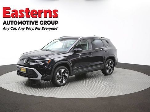 Used 2025 Volkswagen Taos SE AWD/4WD image 56