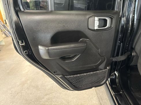 Used 2024 Jeep Wrangler Unlimited image 38