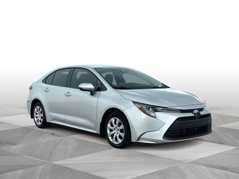 Used 2026 Toyota Corolla LE FWD image 2