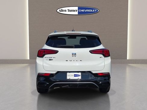 Used 2024 Buick Encore GX Sport Touring FWD image 9