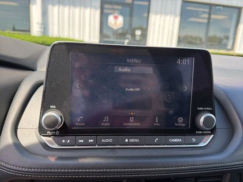 Used 2024 Nissan Rogue S FWD image 16