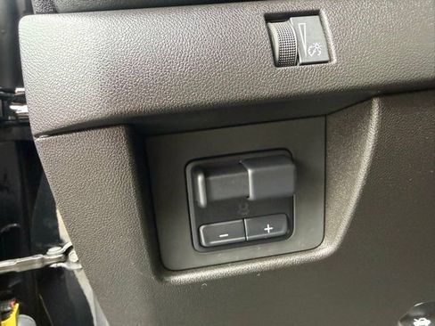 Used 2024 Chevrolet Colorado LT image 21