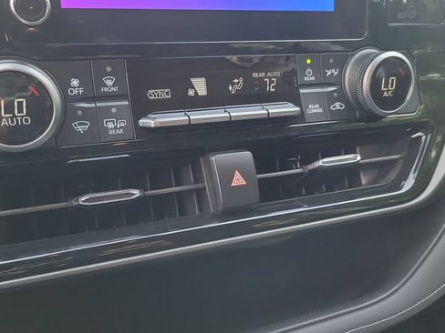 Certified 2023 Toyota Highlander LE FWD image 15