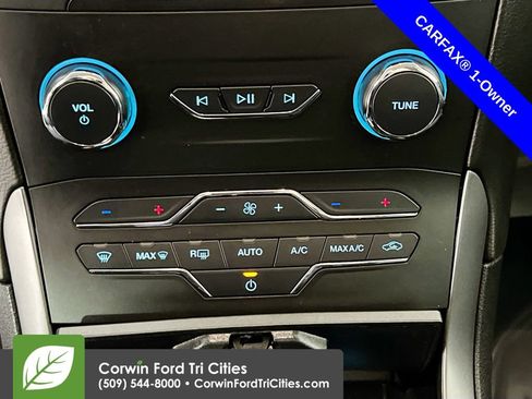 Used 2020 Ford Edge SE image 9