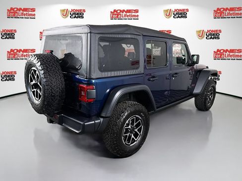 Used 2025 Jeep Wrangler Unlimited Rubicon w/ Convenience Group AWD/4WD image 16