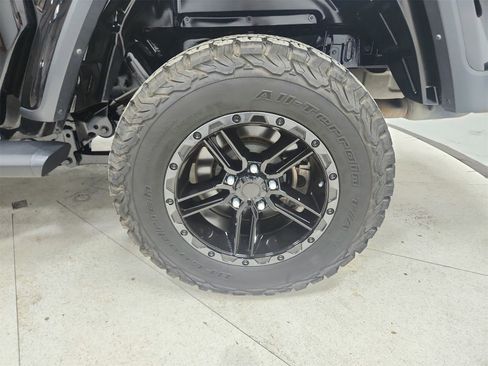 Used 2022 Jeep Gladiator Sport image 42