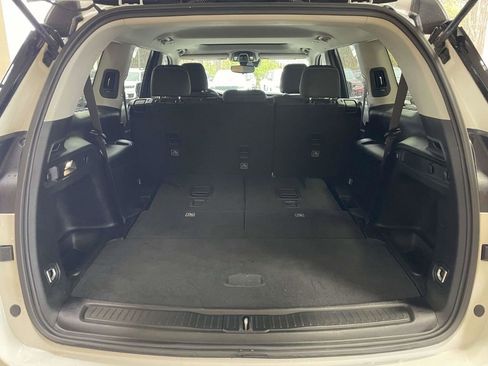 Used 2024 Jeep Grand Cherokee L Laredo image 39