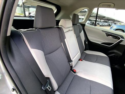 Used 2022 Toyota RAV4 XLE AWD/4WD image 19