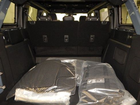 New 2025 Ford Bronco Outer Banks w/ Sasquatch Package image 17