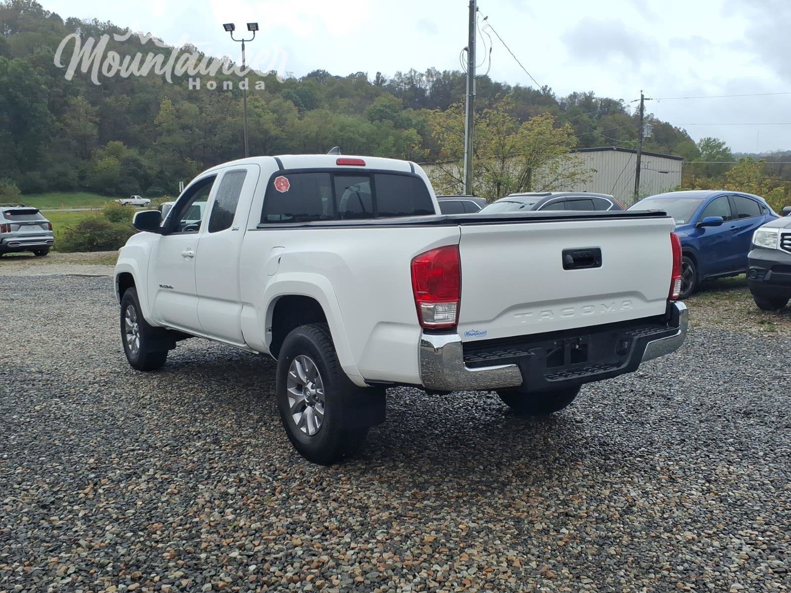 Used 2016 Toyota Tacoma SR5 RWD image 7