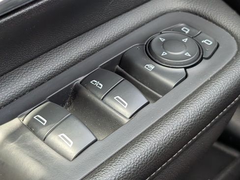 Used 2024 GMC Terrain SLE AWD/4WD image 20