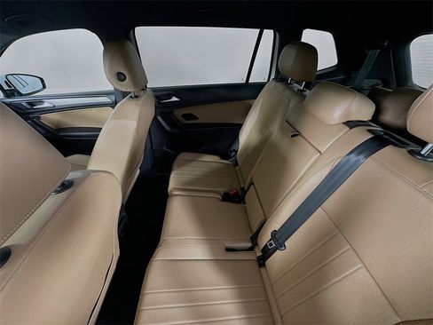 Used 2023 Volkswagen Tiguan SE image 21