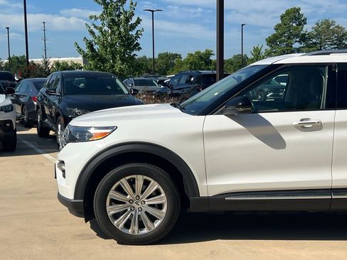 Used 2022 Ford Explorer Limited w/ Equipment Group 301A AWD/4WD image 7