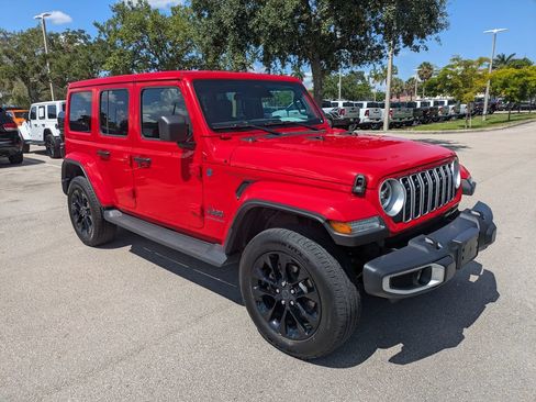 Used 2025 Jeep Wrangler Unlimited Sahara w/ Safety Group AWD/4WD image 2