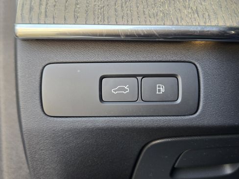 Used 2025 Volvo XC90 T8 Ultra w/ Lounge Package image 24