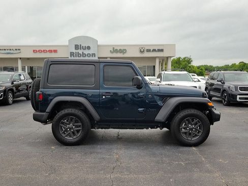 Used 2025 Jeep Wrangler Sport AWD/4WD image 6