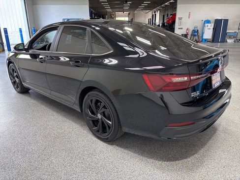 Used 2025 Volkswagen Jetta SE FWD image 5