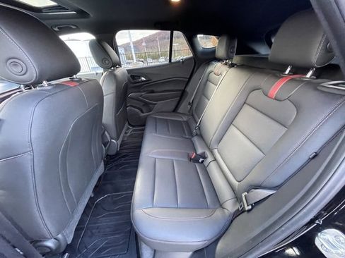 Certified 2025 Chevrolet Trax RS w/ Sunroof Package image 36