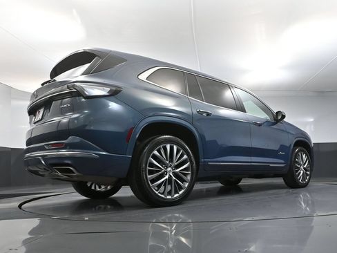 Used 2025 Buick Enclave Avenir AWD/4WD image 60