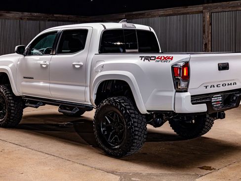 Used 2023 Toyota Tacoma TRD Sport image 7