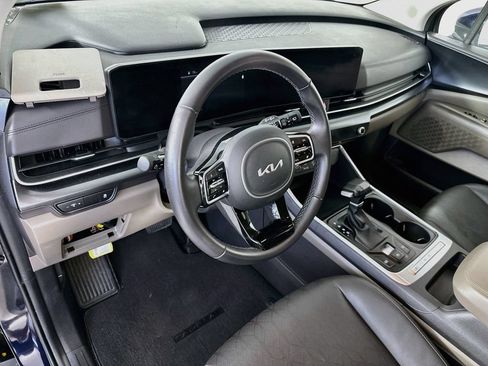 Used 2025 Kia Carnival FWD image 29